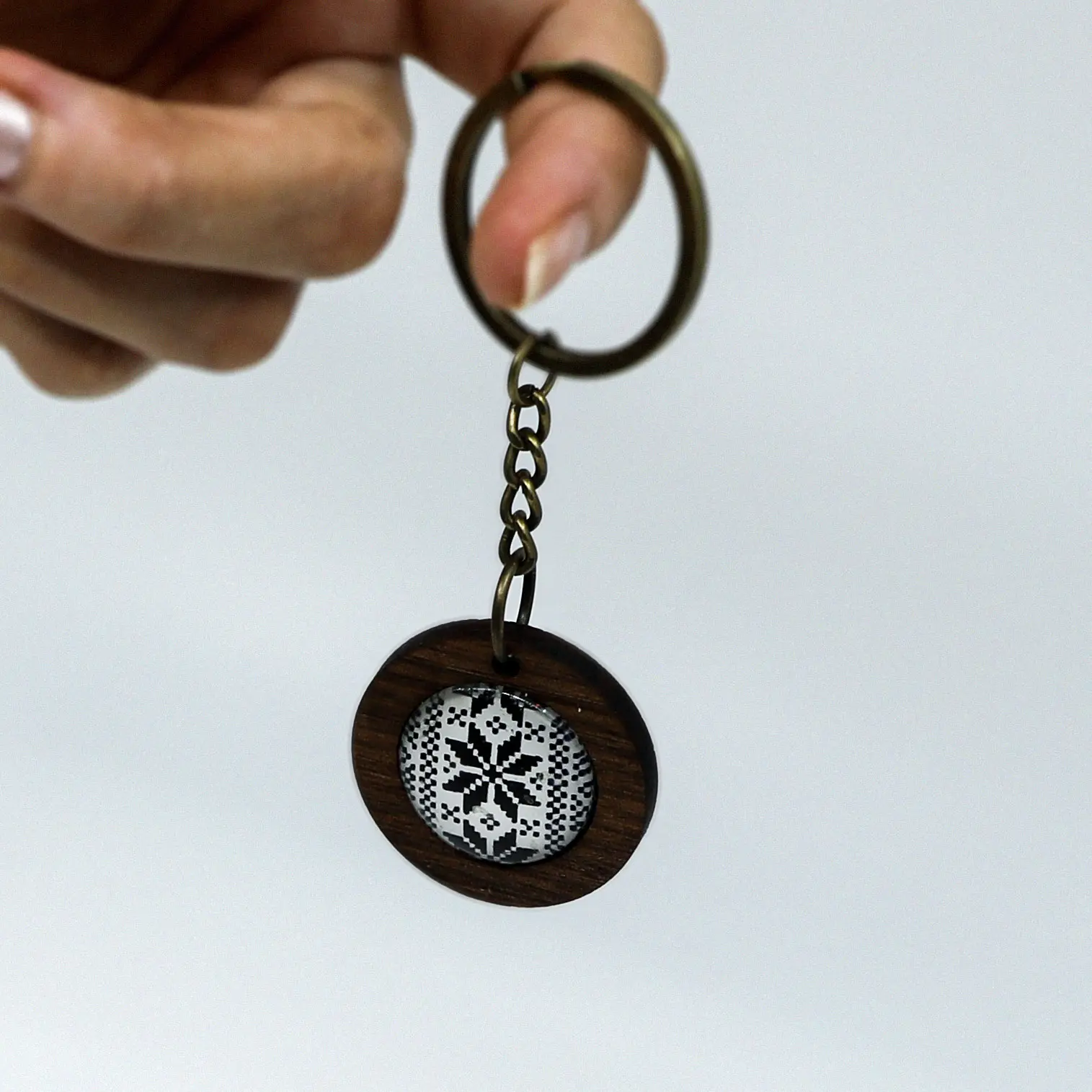 Obesek za ključe Belokranjka črn - slika 3